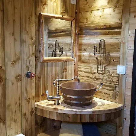 埃唐斯杜姆林露营地 Suzy